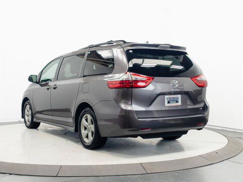 Used 2020 Toyota Sienna LE FWD image 9
