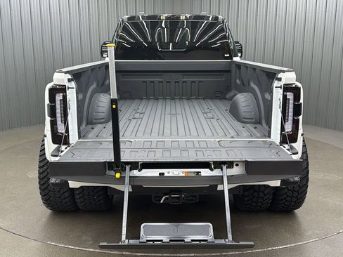 Used 2025 Ford F450 Platinum w/ Camper Package image 19