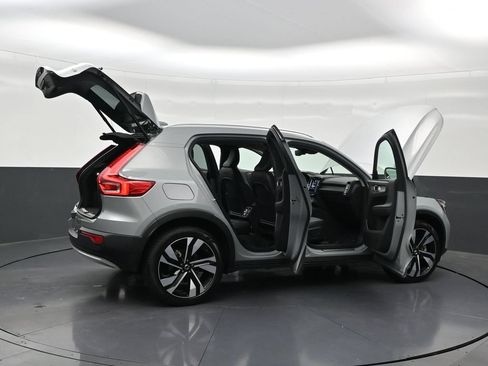 Used 2024 Volvo XC40 B5 Plus AWD/4WD image 32