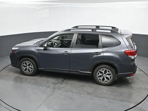 Used 2020 Subaru Forester Premium image 19