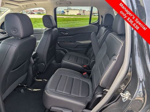 Used 2023 GMC Acadia Denali w/ Denali Ultimate Package AWD/4WD image 9