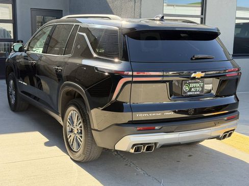 Used 2025 Chevrolet Traverse LT w/ Driver Confidence Package AWD/4WD image 8