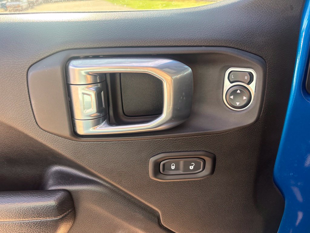 Used 2024 Jeep Wrangler Unlimited AWD/4WD image 11