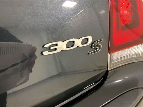 Used 2019 Chrysler 300 S w/ 300S Premium Group image 9