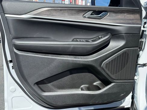 New 2026 Jeep Grand Cherokee L 4WD image 16