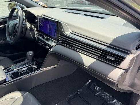 Used 2025 Toyota Camry XSE FWD image 18