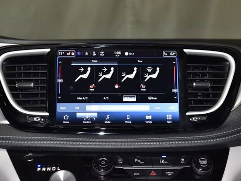 Certified 2023 Chrysler Pacifica Touring-L FWD image 16