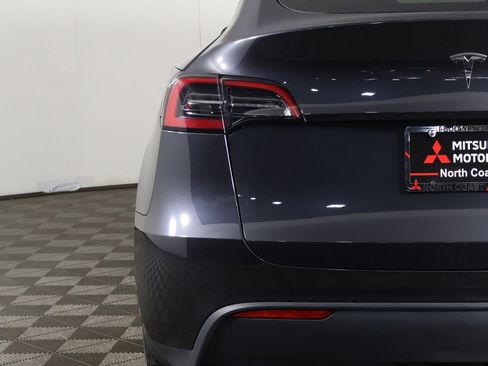 Used 2025 Tesla Model Y Long Range AWD/4WD image 19