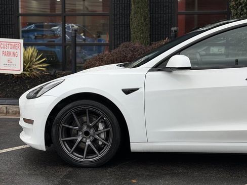 Used 2022 Tesla Model 3 Standard Range image 10