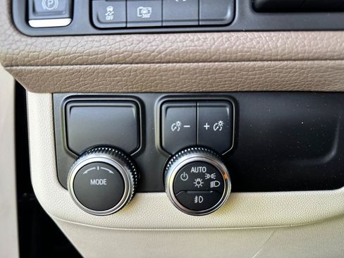 Used 2022 GMC Yukon Denali RWD image 43