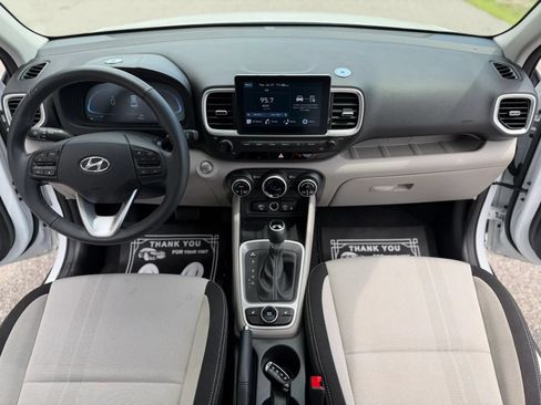 Used 2026 Hyundai Venue SEL FWD image 15