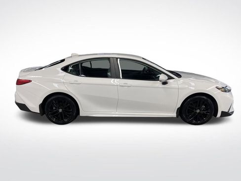 Certified 2025 Toyota Camry SE image 6