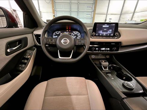 Used 2021 Nissan Rogue SV image 5