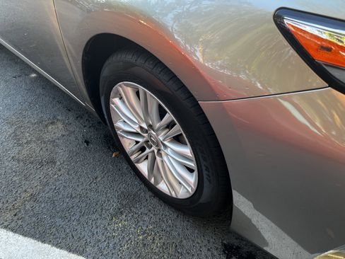 Used 2017 Lexus ES 350 w/ Premium Package image 11