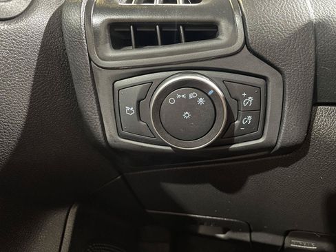 Certified 2018 Ford Focus SE FWD image 13