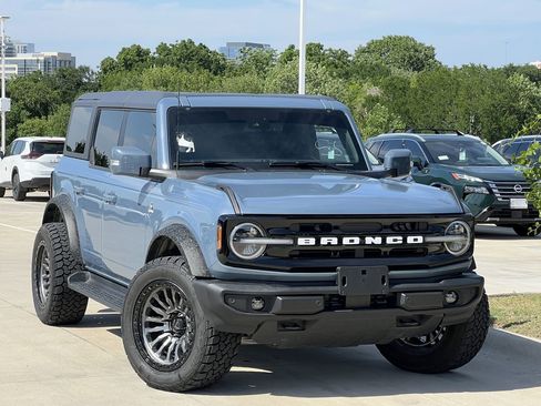 Used 2025 Ford Bronco Outer Banks AWD/4WD image 1