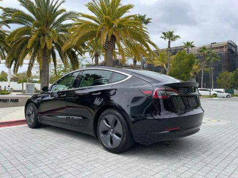 Used 2019 Tesla Model 3 Standard Range Plus image 4