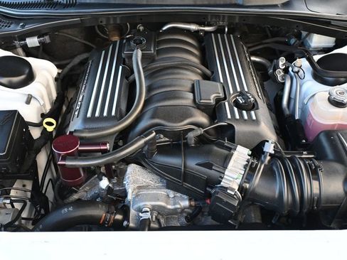 Used 2016 Dodge Challenger R/T Scat Pack w/ Driver Convenience Group image 18