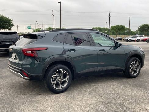 Used 2025 Chevrolet Trax LT image 4