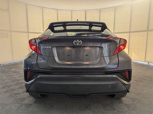 Used 2020 Toyota C-HR XLE image 10
