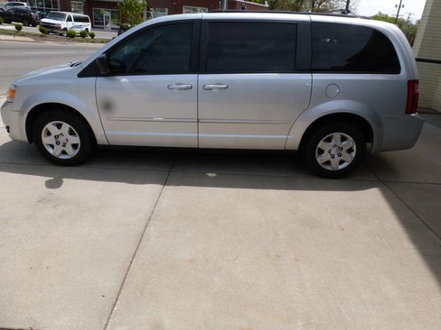 Used 2010 Dodge Grand Caravan SE w/ Climate Group FWD image 6