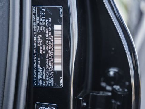 New 2026 Volvo XC60 T8 Plus w/ Protection Package Premier image 40