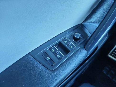 Used 2021 Volkswagen Tiguan SE R-Line image 26