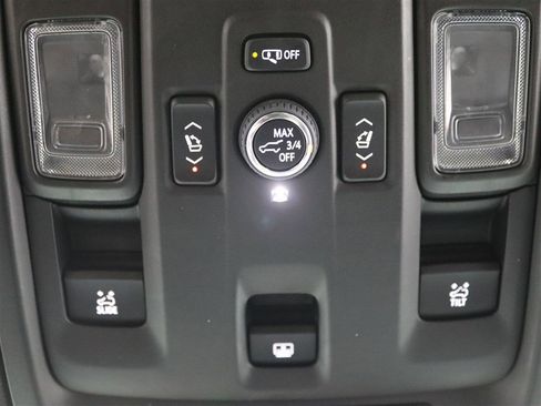 Used 2022 Chevrolet Suburban RST w/ Luxury Package image 39