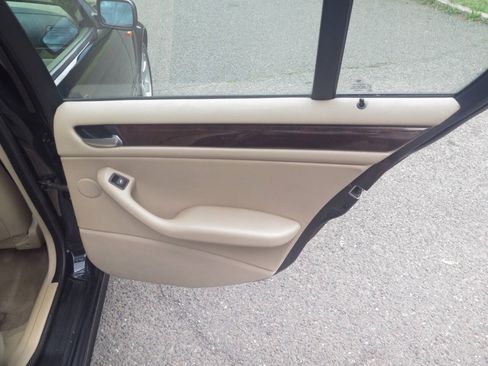 Used 2005 BMW 325i Sedan RWD image 16
