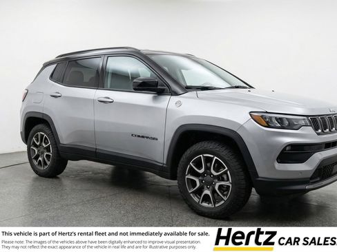 Used 2025 Jeep Compass Trailhawk AWD/4WD image 1