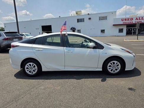Used 2016 Toyota Prius Two FWD image 8