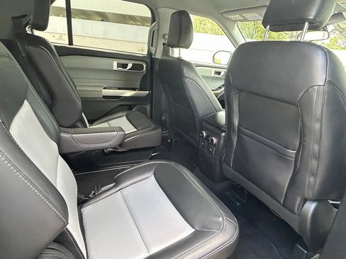 Used 2023 Ford Explorer XLT w/ Equipment Group 202A RWD image 31