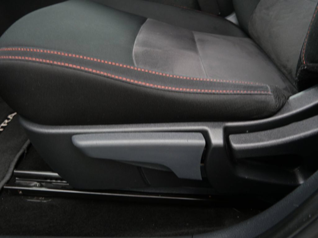 Used 2025 Nissan Sentra SR FWD image 19