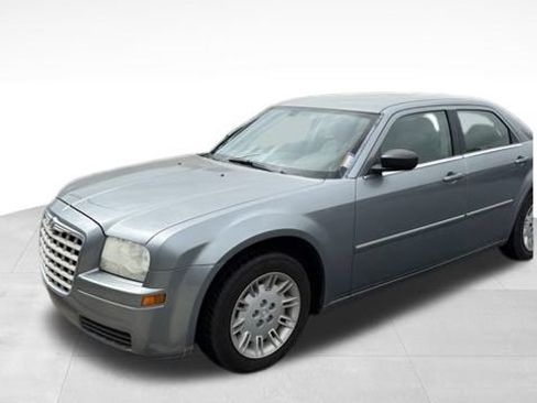 Used 2007 Chrysler 300 RWD image 2