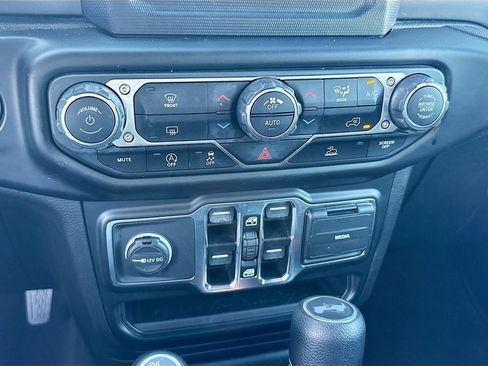 Used 2021 Jeep Wrangler Unlimited Sport image 17