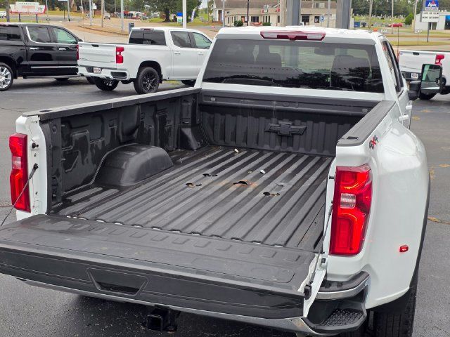 Used 2025 Chevrolet Silverado 3500 LT w/ Safety Package AWD/4WD image 13