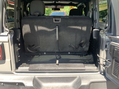 Used 2021 Jeep Wrangler Sport AWD/4WD image 29