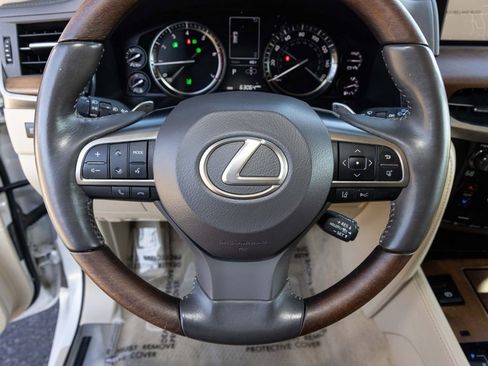 Used 2020 Lexus LX 570 4WD w/ Luxury Package image 28