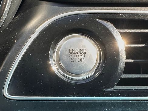 Used 2023 Genesis G70 2.0T image 25