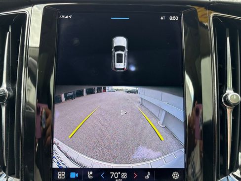 Certified 2022 Volvo XC60 B5 Inscription w/ Climate Package image 24