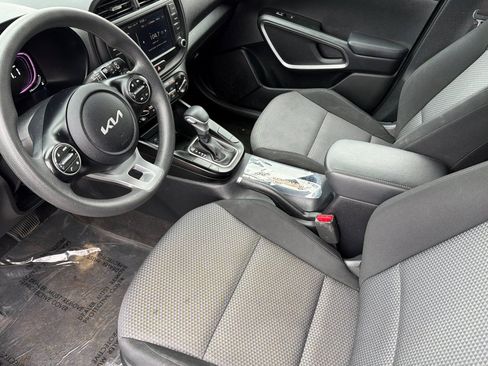 Used 2023 Kia Soul LX w/ LX Technology Package FWD image 9