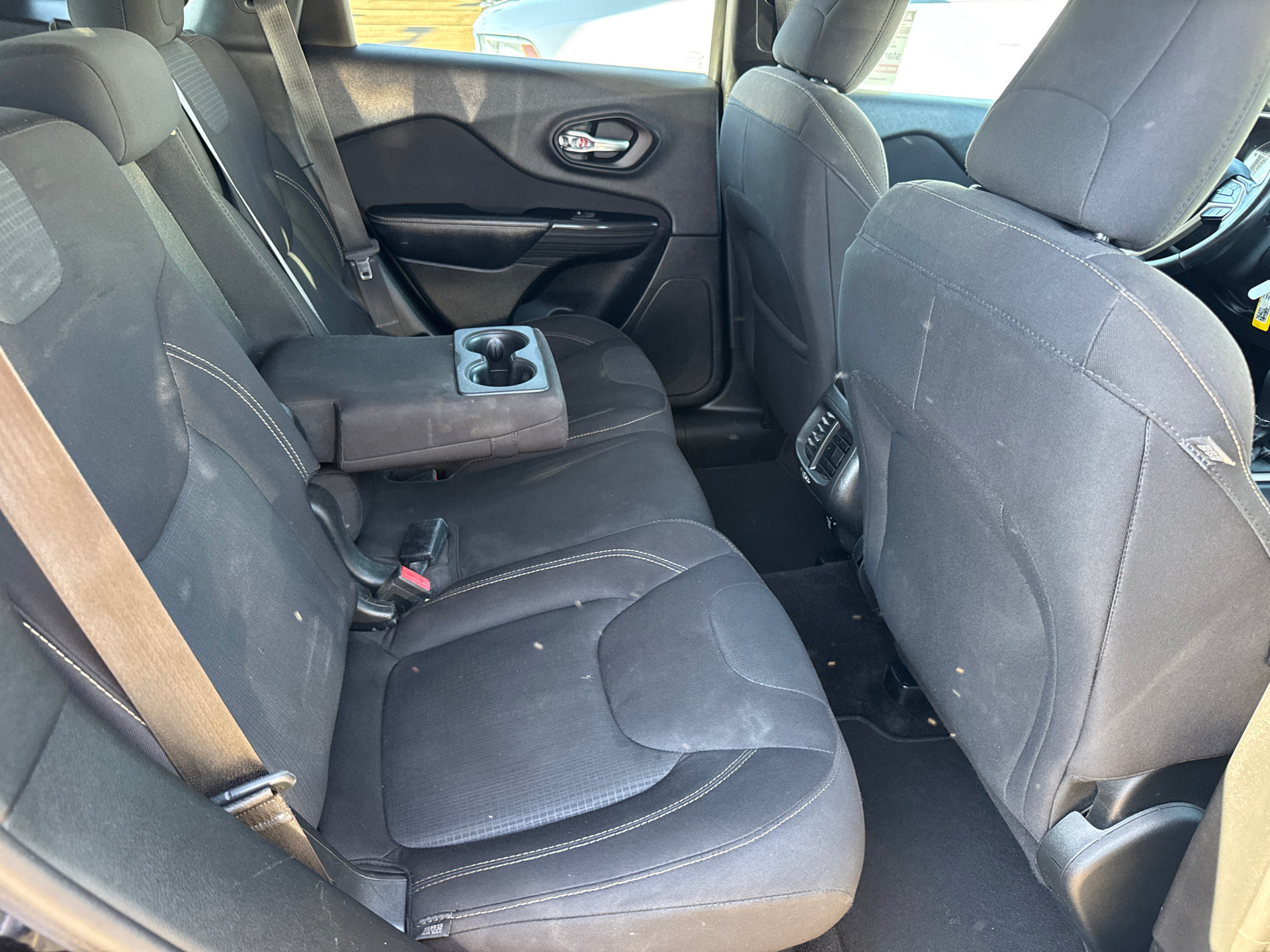 Used 2017 Jeep Cherokee Latitude FWD image 14
