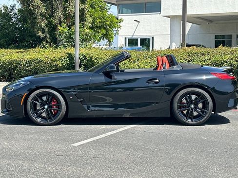 Used 2024 BMW Z4 M40i w/ Shadowloine Package RWD image 2