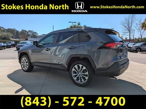 Used 2022 Toyota RAV4 XLE Premium image 6