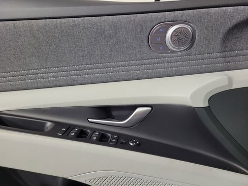 New 2025 Hyundai Elantra Limited image 23