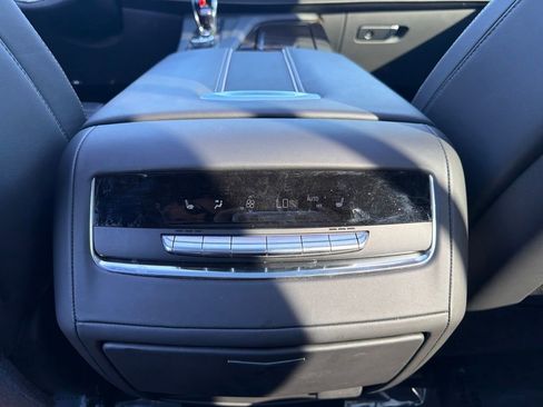 Used 2024 Cadillac Escalade Sport Platinum w/ LPO, ONYX Package AWD/4WD image 16