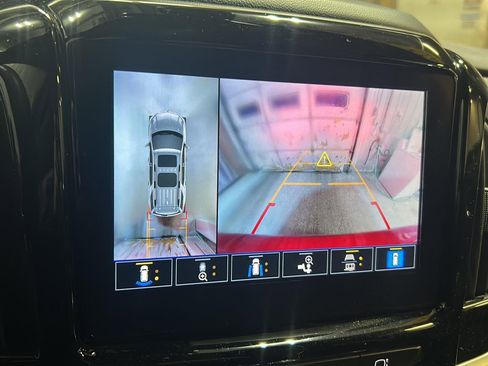 Used 2023 Chevrolet Traverse High Country image 17