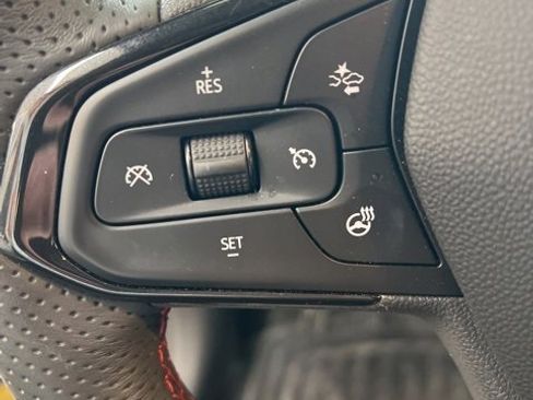 Used 2023 Chevrolet TrailBlazer RS w/ Sun and Liftgate Package image 16