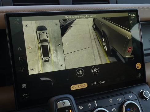 New 2026 Land Rover Defender 130 X-Dynamic SE image 27