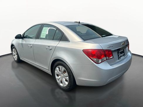 Used 2016 Chevrolet Cruze LT w/ Sun And Sound Package FWD image 5